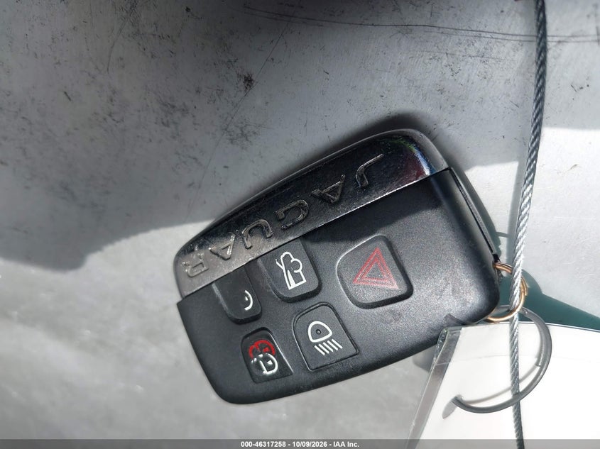 JAGUAR XE - zdjęcie 11