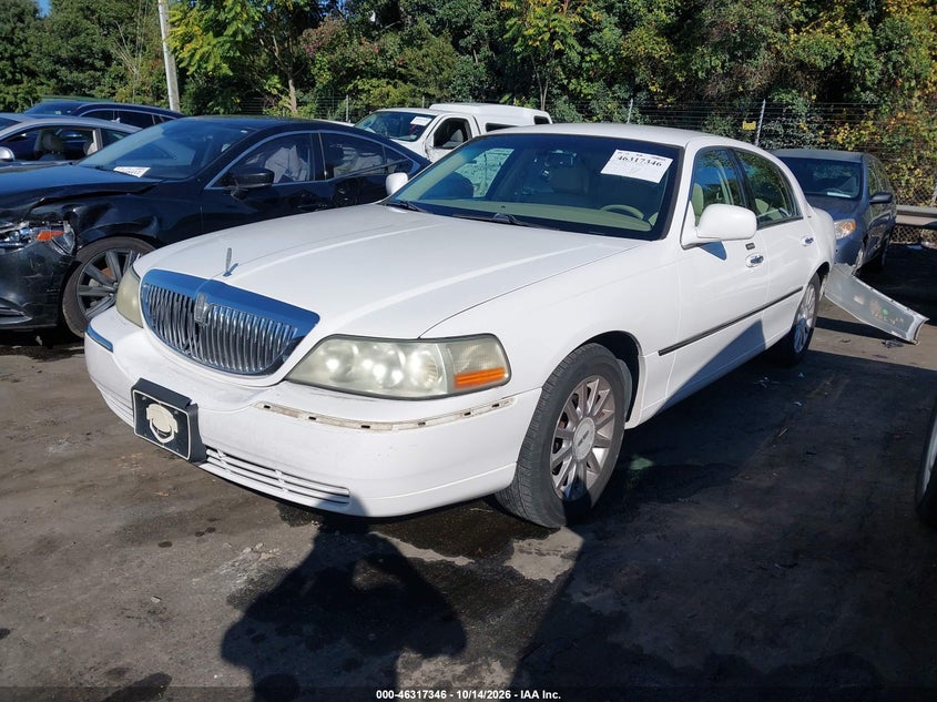 2007 Lincoln Town Car Signature, Unknown, IAAI, VIN 1LNHM81V77Y621968 — photo 2