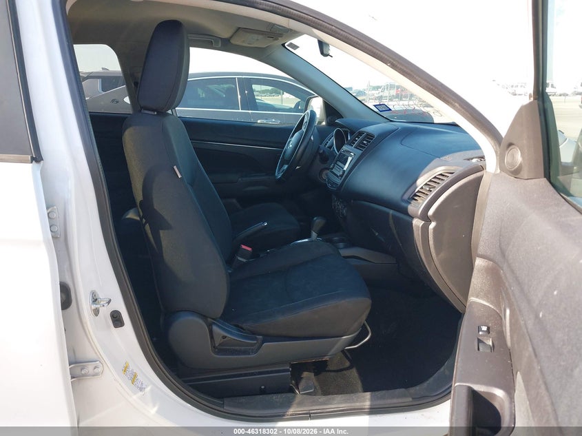 2015 MITSUBISHI OUTLANDER SPORT ES · Фото 5