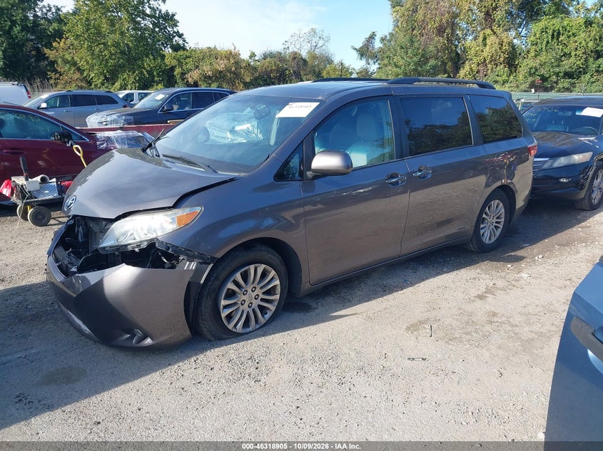 TOYOTA SIENNA - zdjęcie 2