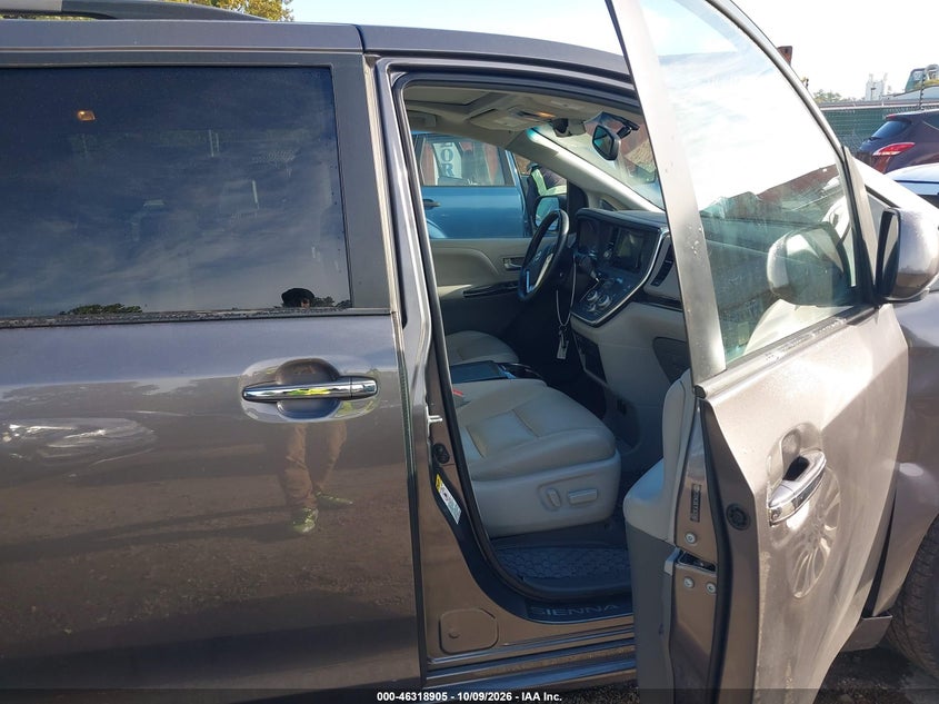 TOYOTA SIENNA - zdjęcie 5