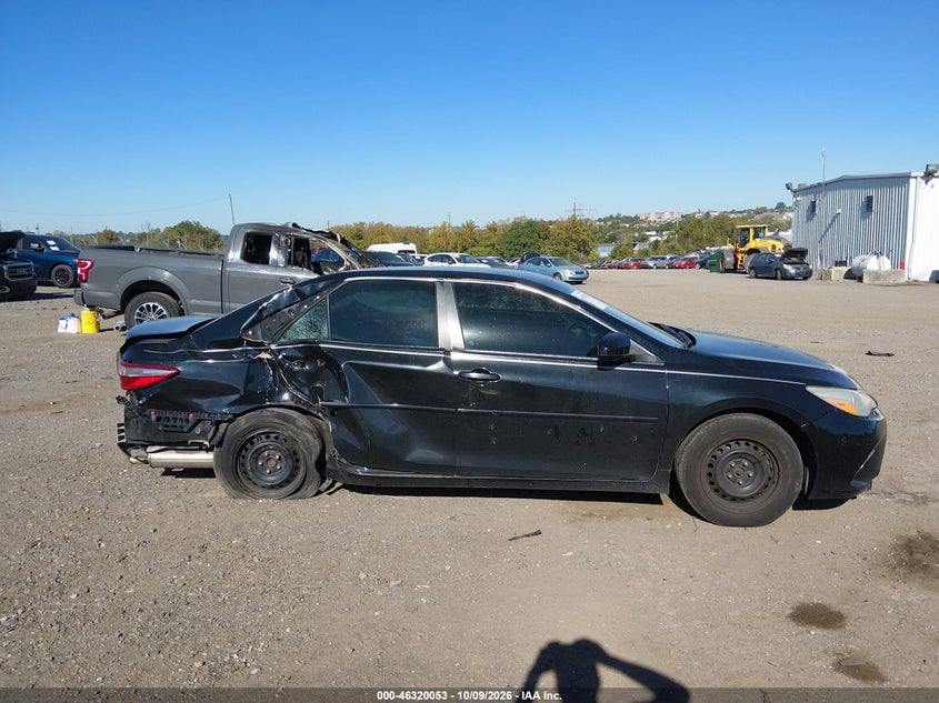 TOYOTA CAMRY - zdjęcie 13