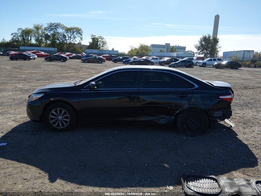 TOYOTA CAMRY - zdjęcie 14