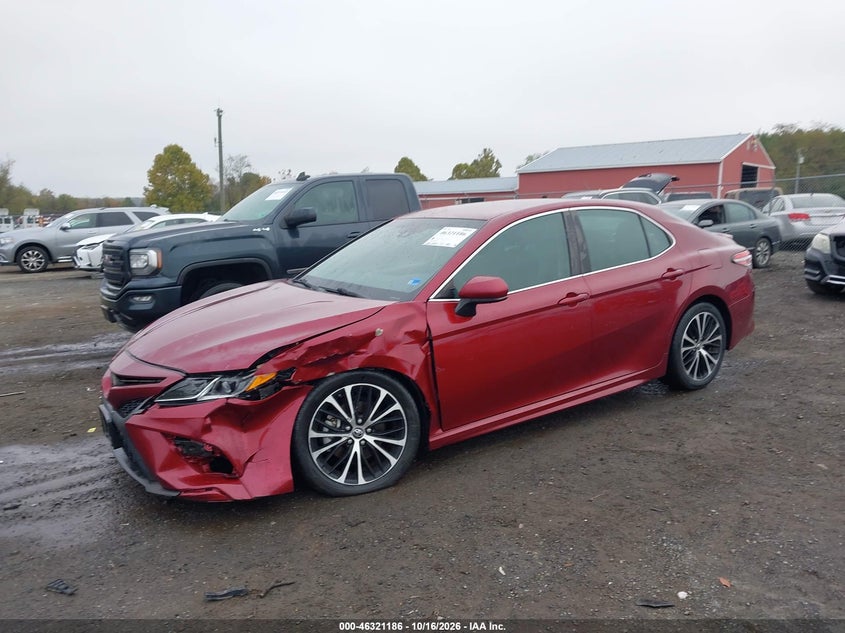 2018 Toyota Camry Se, Left Front, IAAI, VIN 4T1B11HK0JU617468 — photo 2