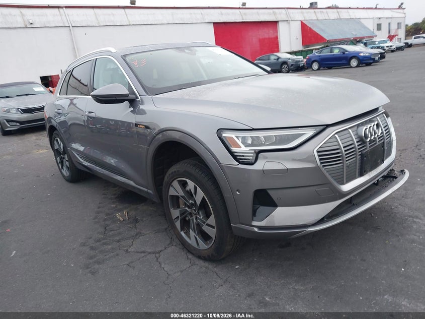 Vin: wa1laage0nb012057, lot: 46821442, audi e-tron premium plus quattro 2022 img_1
