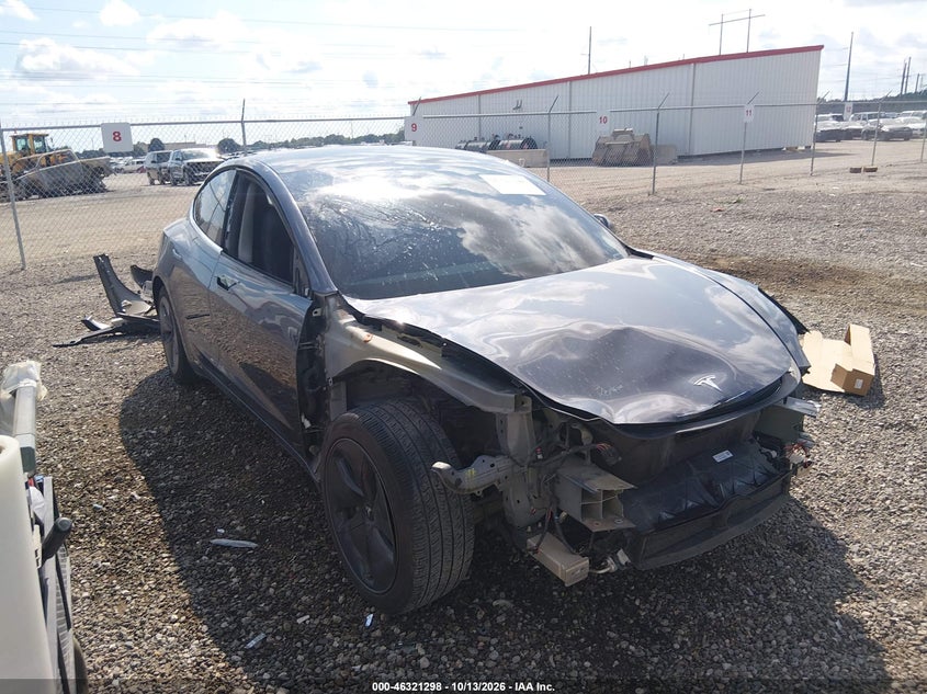 TESLA MODEL 3 - zdjęcie 1
