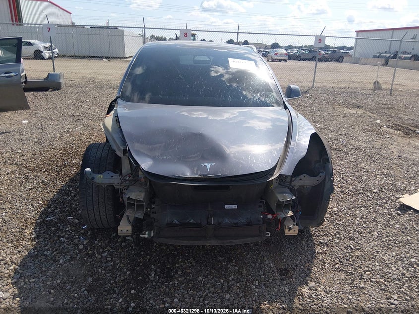 TESLA MODEL 3 - zdjęcie 13