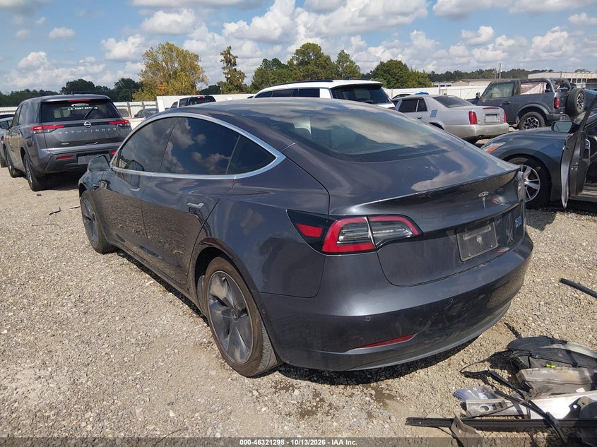 TESLA MODEL 3 - zdjęcie 3