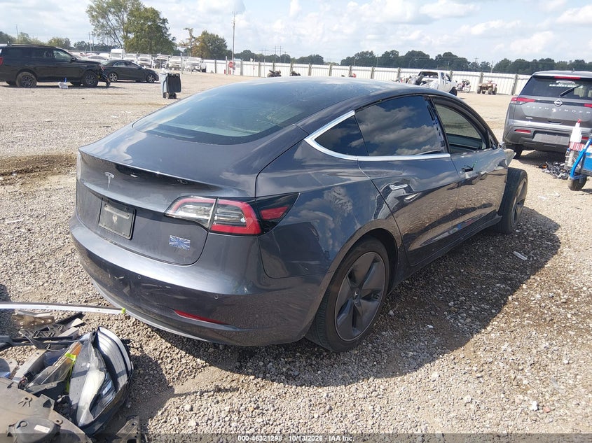 TESLA MODEL 3 - zdjęcie 4