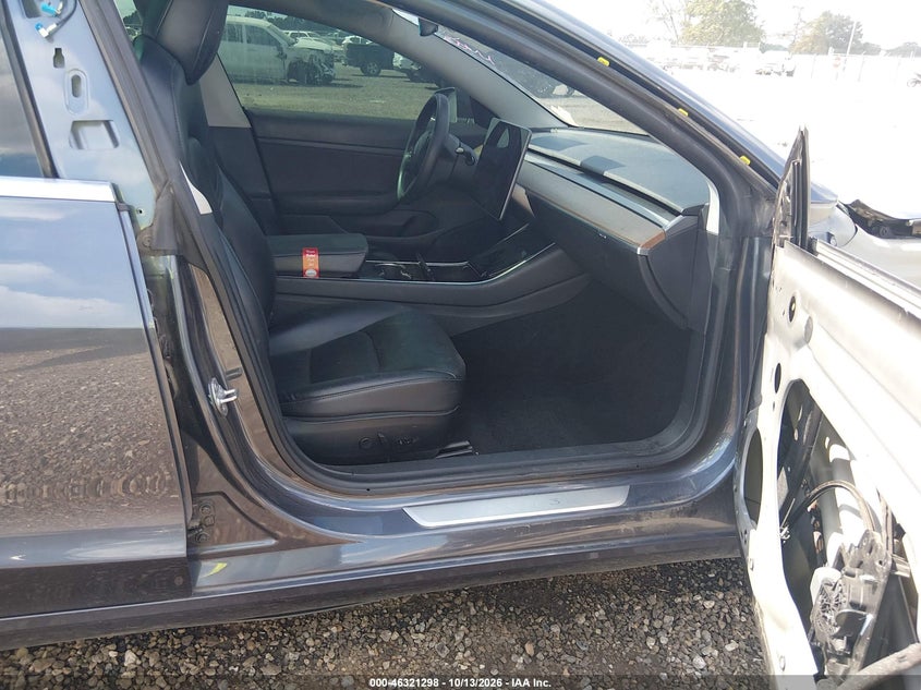 TESLA MODEL 3 - zdjęcie 5