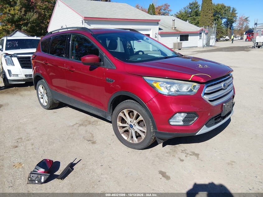 Vin: 1fmcu9hdxjua13647, lot: 46821821, ford escape sel 20181