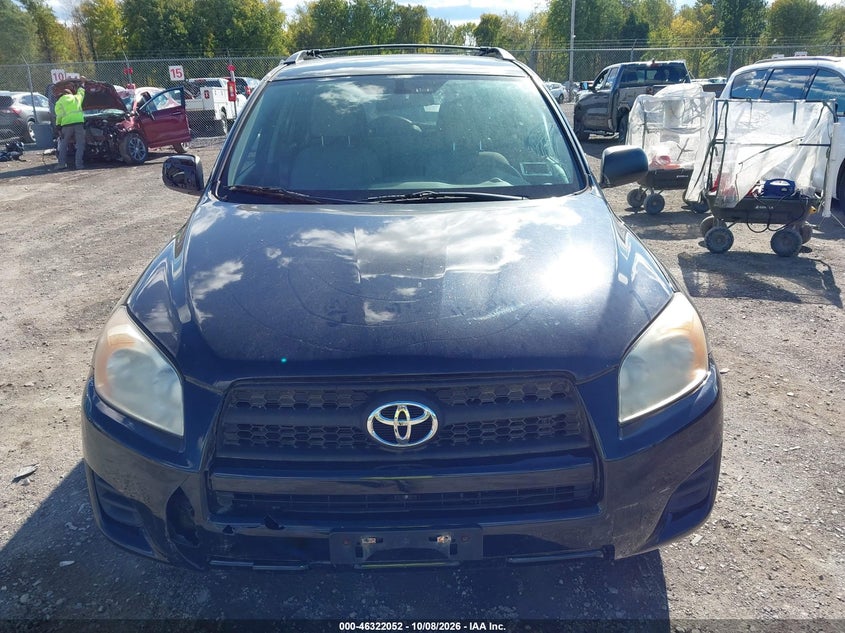 2011 TOYOTA RAV4 · Фото 12