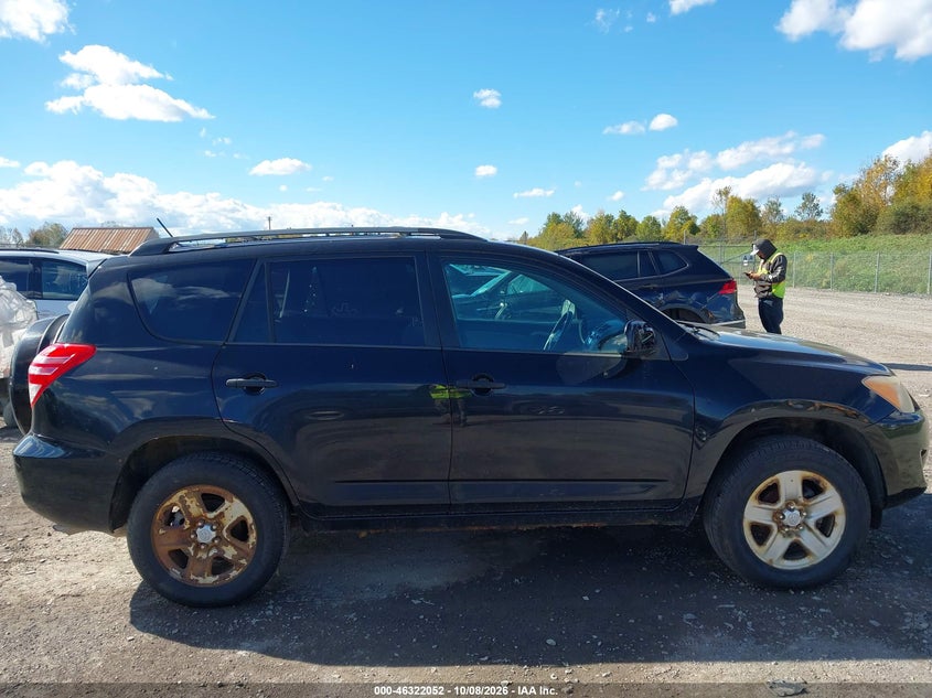 2011 TOYOTA RAV4 · Фото 13