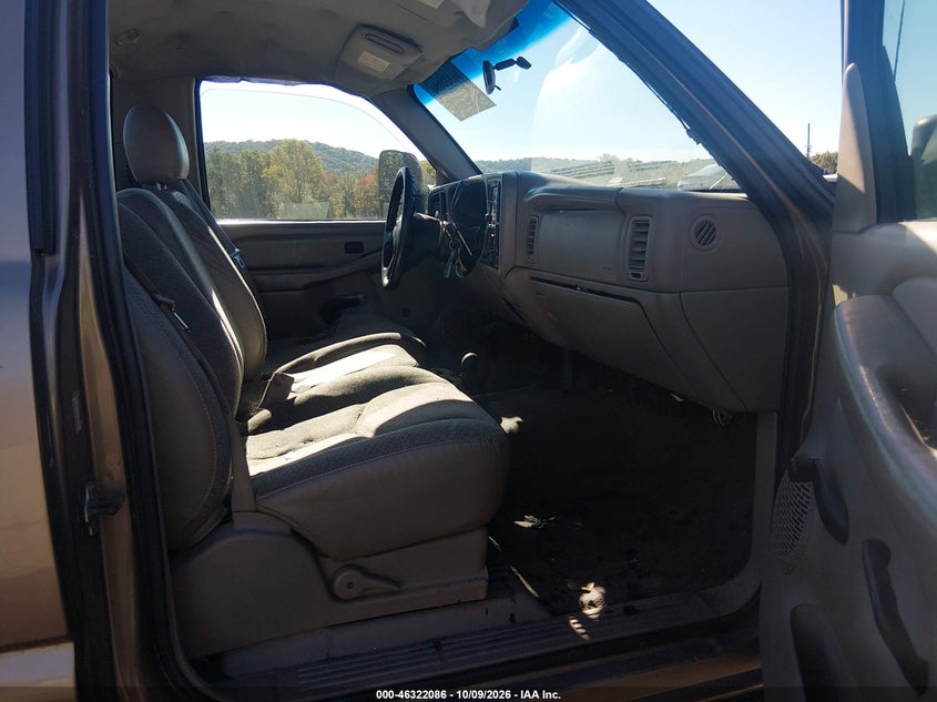 GMC SIERRA 2500HD 2005 VIN 1GTHK24255E231989