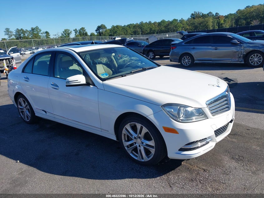Vin: wddgf8abxeg166073, lot: 46822644, mercedes-benz c 300 luxury 4matic 2014 img_1