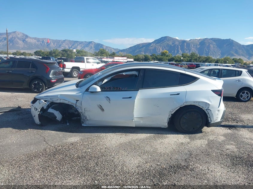 TESLA MODEL Y 2026 VIN 7SAYGDEEXTA662135