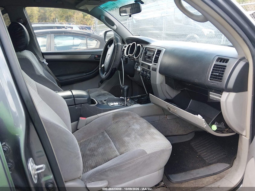 2005 TOYOTA 4RUNNER SR5 V6 · Фото 5
