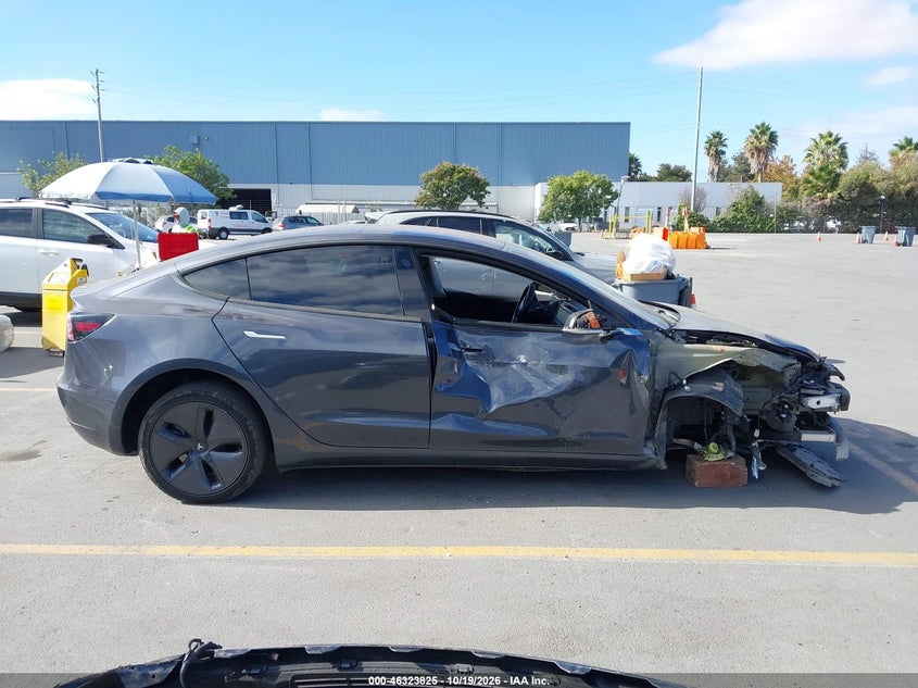 TESLA MODEL 3 - zdjęcie 16
