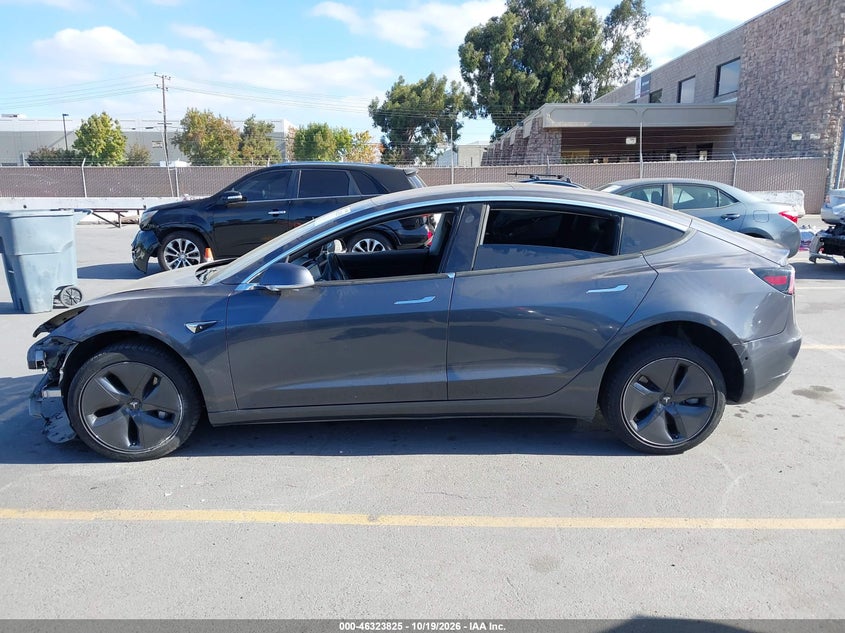 TESLA MODEL 3 - zdjęcie 17
