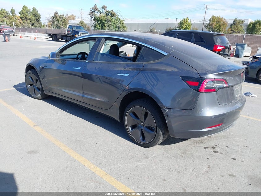 TESLA MODEL 3 - zdjęcie 3