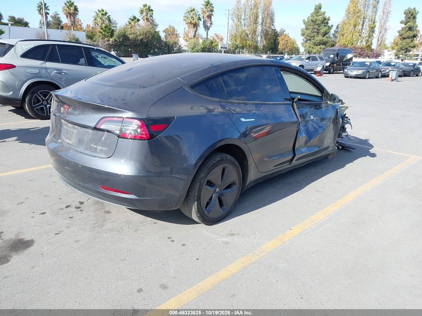TESLA MODEL 3 - zdjęcie 4