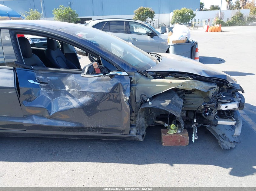 TESLA MODEL 3 - zdjęcie 6