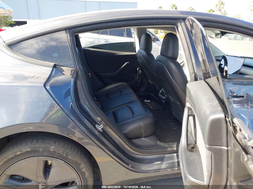 TESLA MODEL 3 - zdjęcie 8