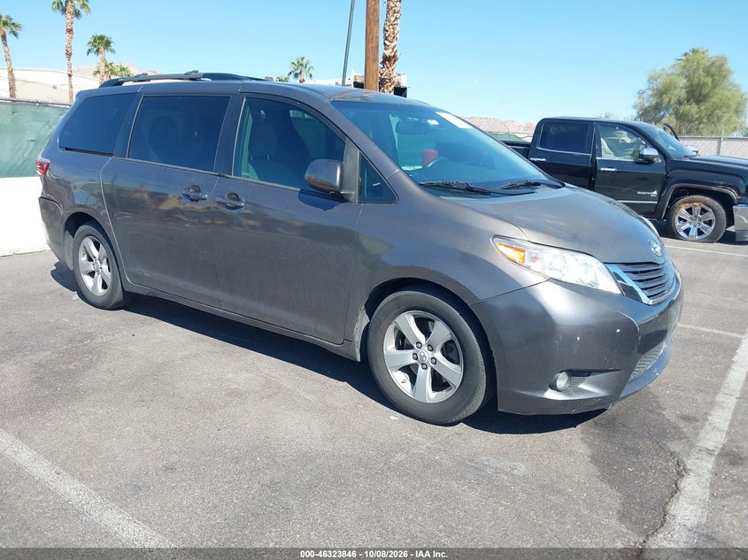 TOYOTA SIENNA - zdjęcie 1