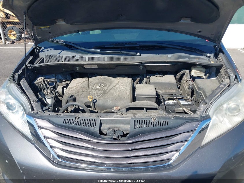 TOYOTA SIENNA - zdjęcie 10