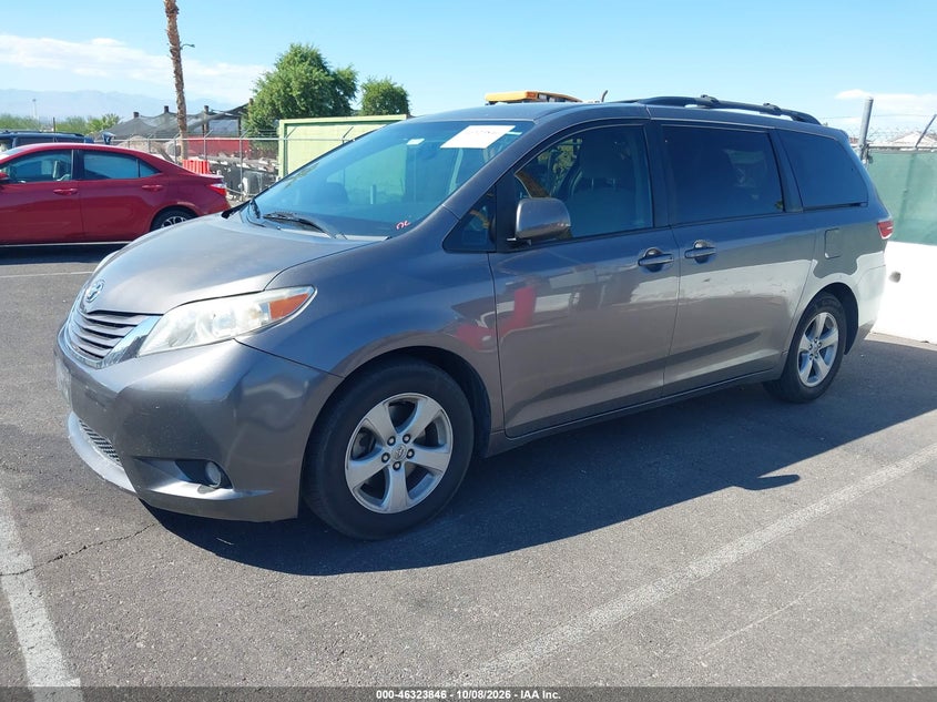 TOYOTA SIENNA - zdjęcie 2