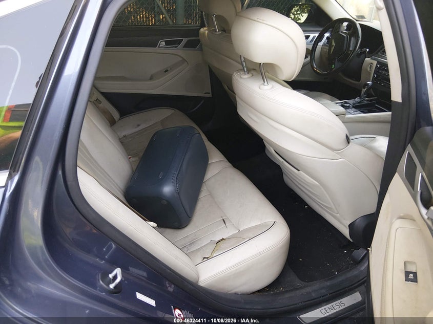 2016 HYUNDAI GENESIS 3.8 · Photo 8