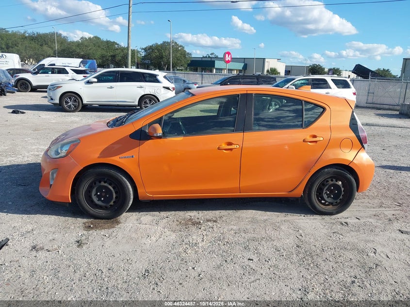 TOYOTA PRIUS C - zdjęcie 13