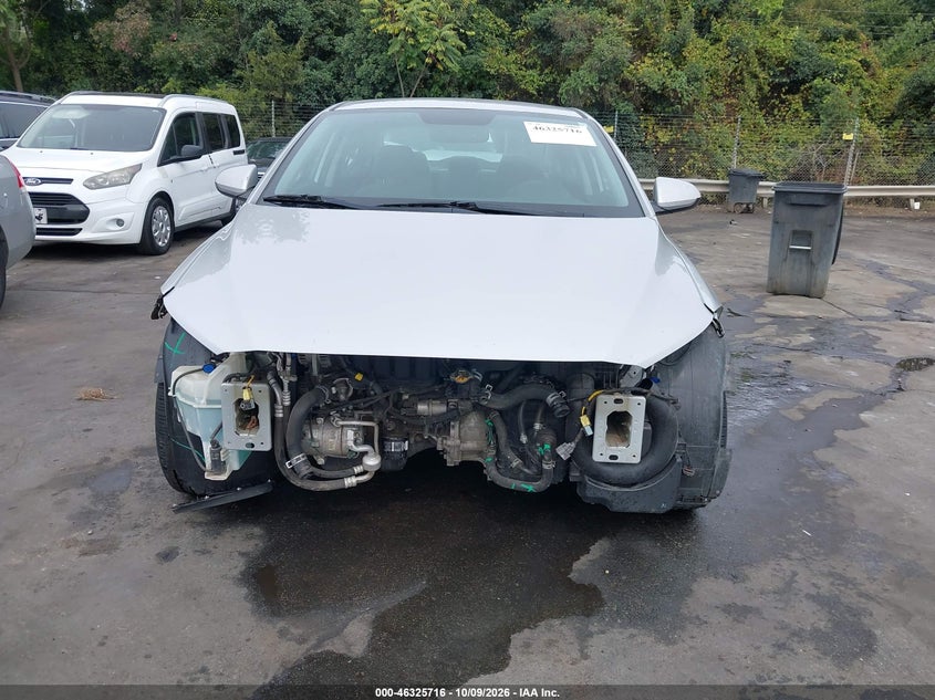 2018 HYUNDAI ELANTRA SEL · Фото 13