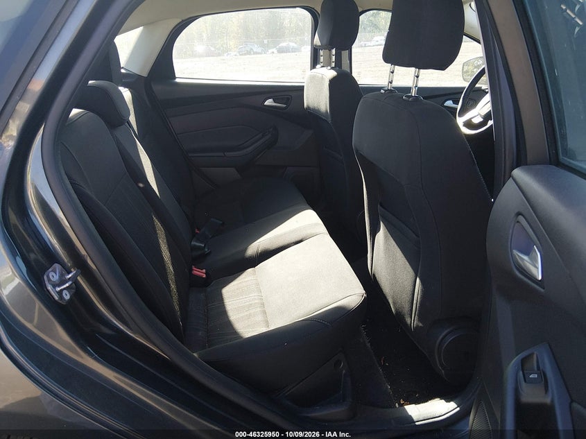 2017 FORD FOCUS SE · Фото 8
