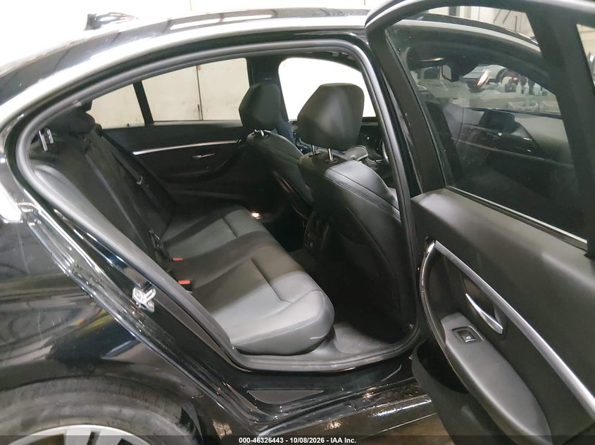 BMW 330I - zdjęcie 8