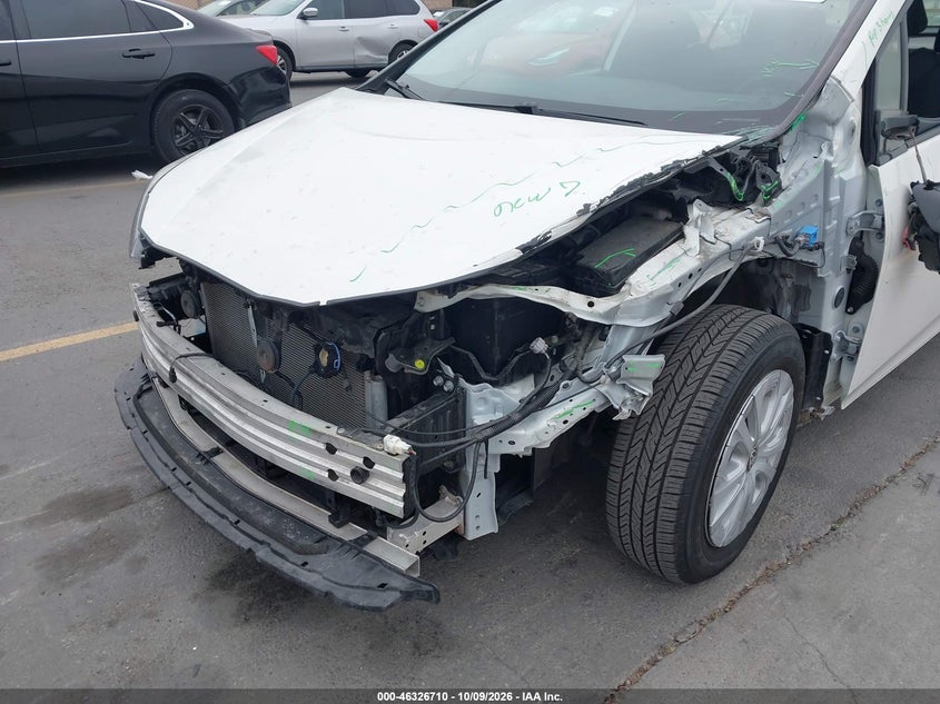 TOYOTA PRIUS - zdjęcie 6