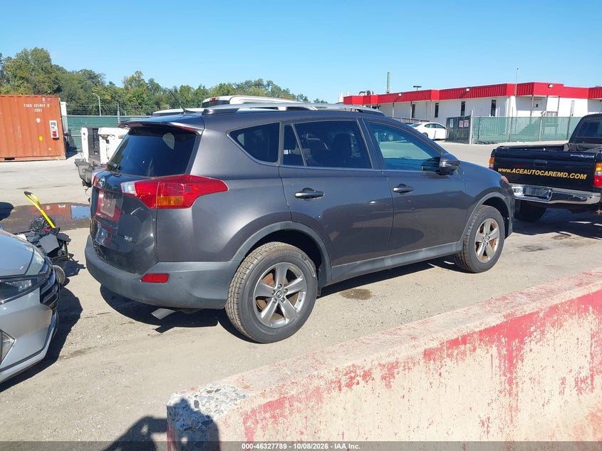 2015 TOYOTA RAV4 XLE · Фото 4