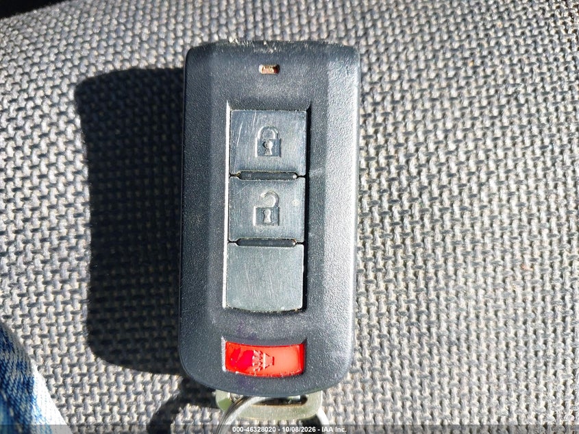 Photo 11 - MITSUBISHI OUTLANDER