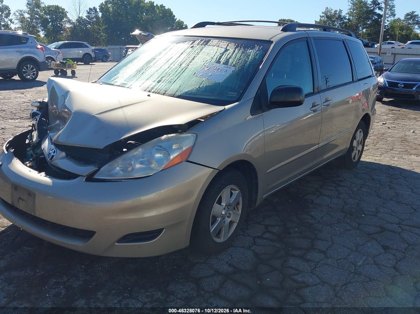 2008 Toyota Sienna Le, Front End, IAAI, VIN 5TDZK23C38S214301 — photo 2