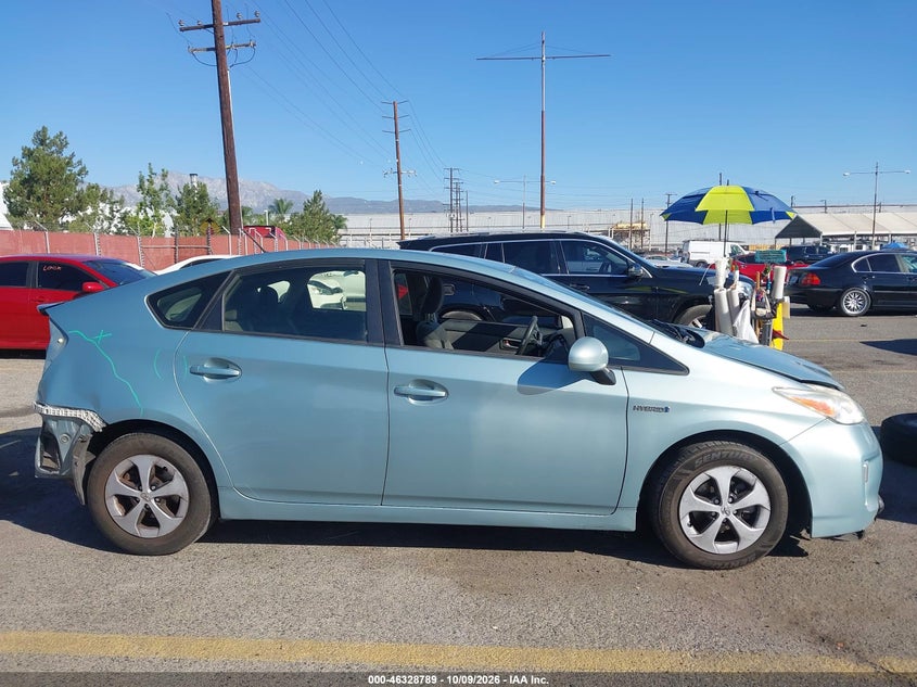 TOYOTA PRIUS - zdjęcie 14