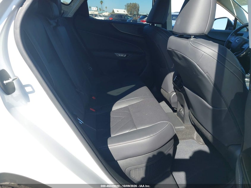 LEXUS NX 450H+ - zdjęcie 8