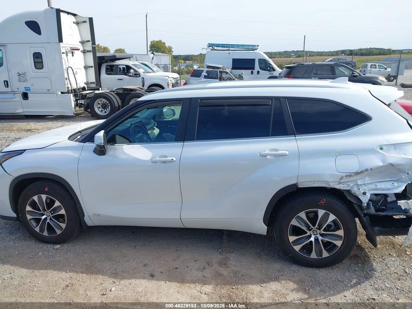 TOYOTA HIGHLANDER - zdjęcie 14