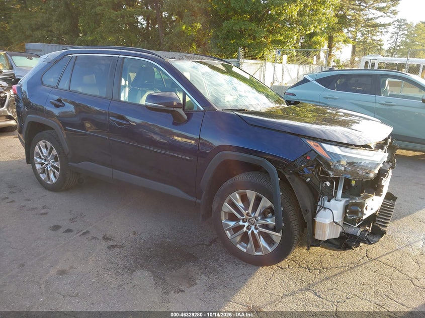 Vin: 2t3a1rfv8rw413785, lot: 46829533, toyota rav4 xle premium 2024 img_1