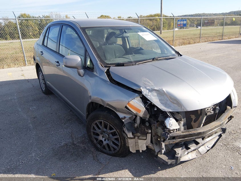 Vin: 3n1bc1ap5al423830, lot: 46829708, nissan versa 1.8s 20101