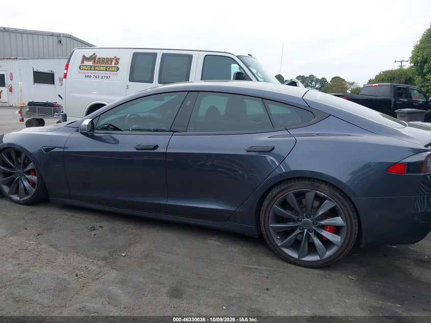 TESLA MODEL S - zdjęcie 14