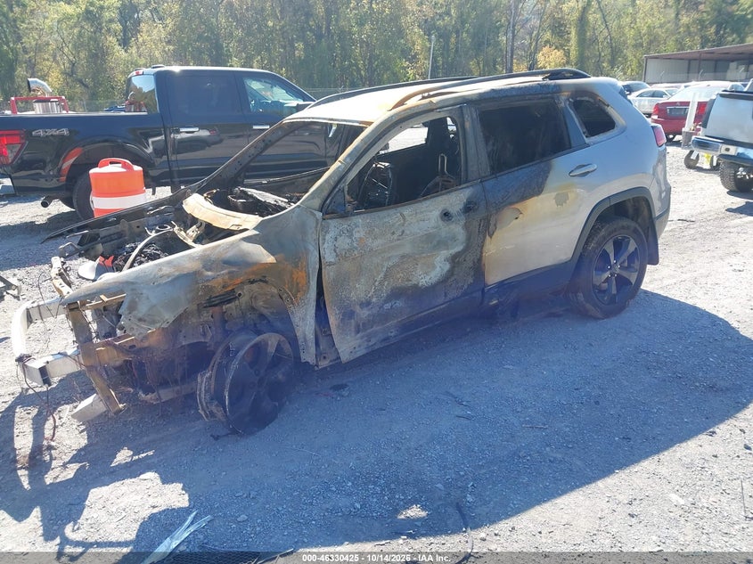 2021 Jeep Cherokee Altitude 4X4, Engine Burn, IAAI, VIN 1C4PJMLB5MD226291 — photo 2