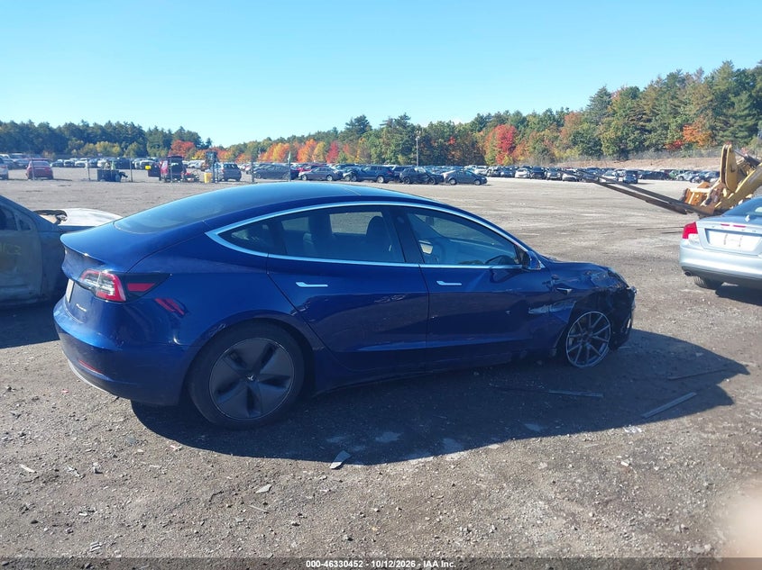 TESLA MODEL 3 - zdjęcie 13