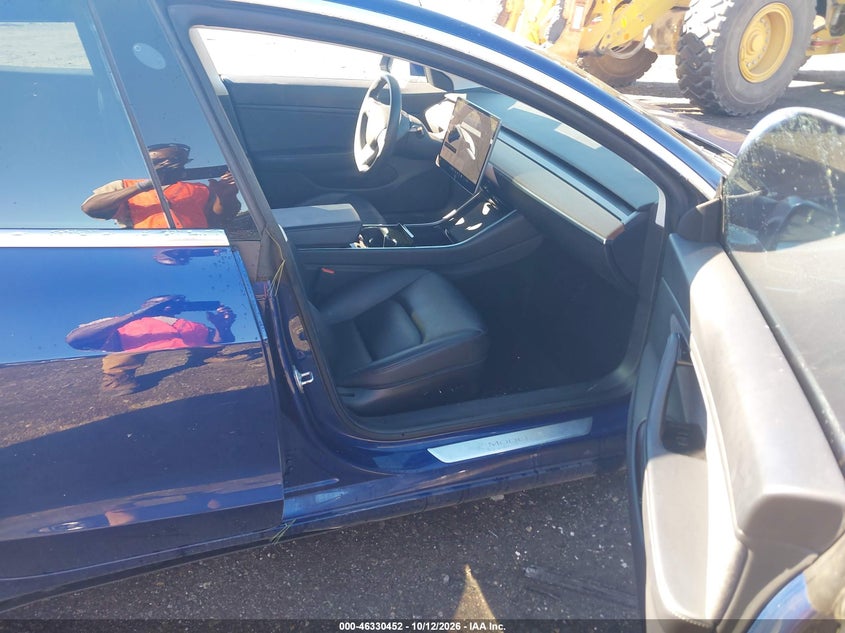 TESLA MODEL 3 - zdjęcie 5