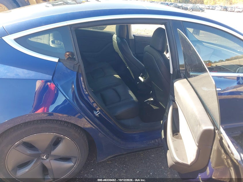 TESLA MODEL 3 - zdjęcie 8