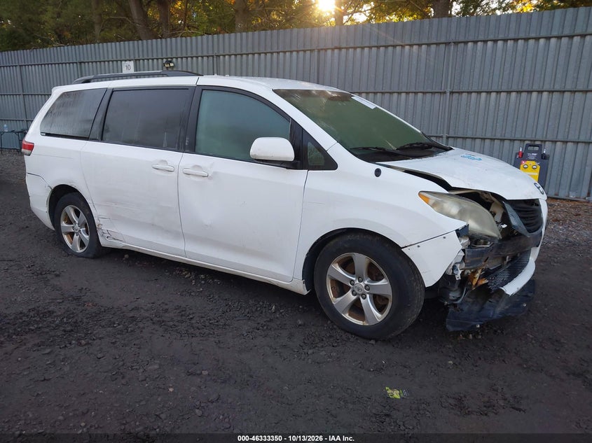 2011 TOYOTA SIENNA LE V6